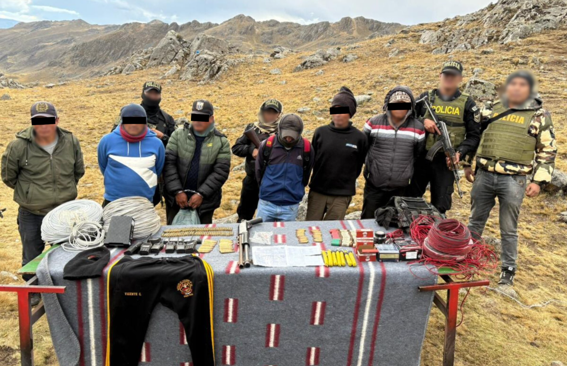 POLICÍA Y FISCALÍA ASESTAN DURO GOLPE A LA MINERÍA ILEGAL EN CHALHUANCA